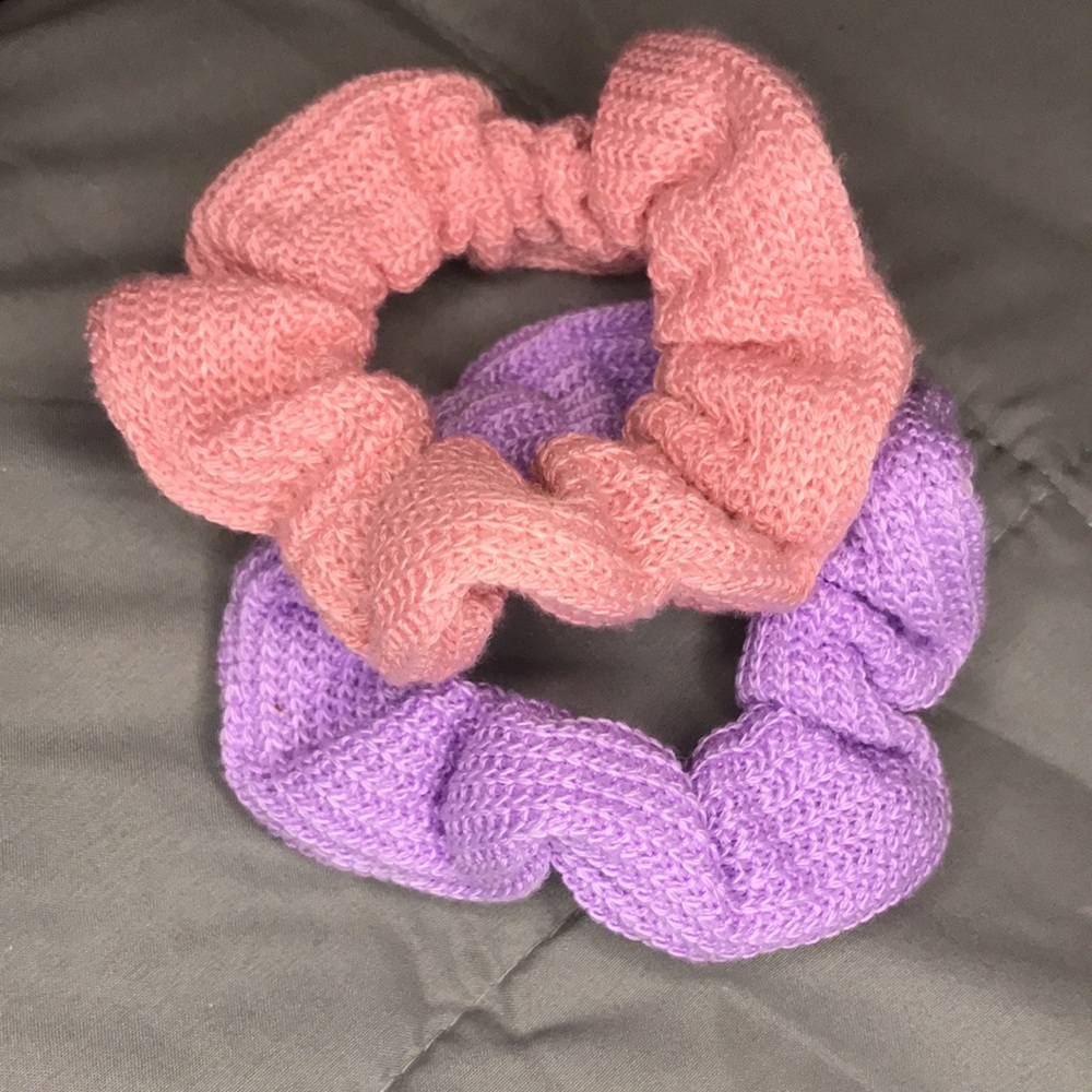 2 set scrunchies.